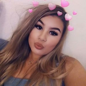 Meet your Posher, Yesenia